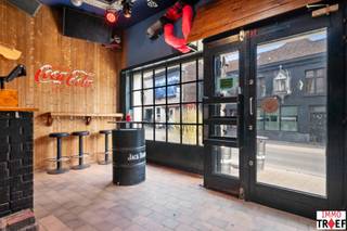 Droomt u ervan om uw eigen (nacht)café uit te baten? Deze horecazaak in dé Overpoort is een gevestigde waarde bij de studenten, perfect...