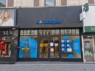 Ben je op zoek naar een commercieel aantrekkelijke locatie in het hart van Lier? Deze mooie handelsruimte van ±196 m² biedt jouw zaak alle...