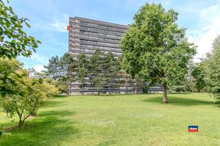 <p><span>MERKSEM | STUDIO MET RUIM TERRAS GELEGEN OP DE VIERDE VERDIEPING VAN VERZORGD GEBOUW MET LIFT | EPC B |</span></p><p><span>Indeling als volgt: inkomhal - leefruimte met slaaphoek - half-open keuken - ruim terras met open zicht - hal met vestiaire - badkamer met lavabo, toilet en ligbad. Privatieve kelder. </span></p><p><span> </span></p><p><span>Ideaal als starterswoning of als investering (zeer hoog rendement!). Winkels en openbaar vervoer liggen op wandelafstand.</span></p><p><span>Met de fiets of het openbaar vervoer bereik je snel en eenvoudig  het centrum van Antwerpen. </span></p><p><span> </span></p><p><span>Extra troeven: </span></p><p><span>* EPC B</span></p><p><span>* Rustige ligging doch centraal gelegen</span></p><p><span>* Verzorgd gebouw</span></p><p><span> </span></p><p><span>De gemeenschappelijke kosten bedragen circa 205 euro per maand (provisie verwarming, water, blokpolis, lift, minuterie, conciërge, syndicus, onderhoud algemeen, reservefonds...).</span></p><p><span> </span></p><p><span>Mis deze kans niet!</span></p>