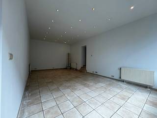 --- Information & visits: 02/315.78.32Auderghem - We Invest offers you this commercial ground floor of 50 m2 ideally located in Auderghem. Perfect...