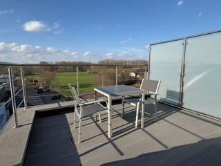 <p>Op wandelafstand van recreatiedomein de Gavers situeert zich dit <strong>duplex appartement</strong>! Het appartement bevindt zich op de tweede en derde verdieping van een <strong>kleinschalig appartementsgebouw</strong>, is voorzien van een <strong>lift</strong>, beschikt over ventilatiesysteem C, gepantserde deur, toilet aangesloten op regenwaterput én zeer praktisch ingedeeld. Het appartement beschikt over 2 slaapkamers, een ruime badkamer, apart toilet en geïnstalleerde keuken. De <strong>lichtinval</strong> en het Het <strong>terras</strong> met zicht op het natuurgebied zorgt voor een extra pluspunt en bevindt zich bovendien op het niveau van de slaapkamer, waardoor u optimaal kunt genieten van de rust en het groene uitzicht.. Energielabel <strong>B</strong> - Gemeenschappelijke <strong>fietsberging</strong> - Asbestvrij - Elektriciteit conform! <strong>Mogelijkheid tot aankoop van aparte garage aan 25.000€</strong>. (Maatregelen opgenomen in het maatregelenregister: nee)</p>