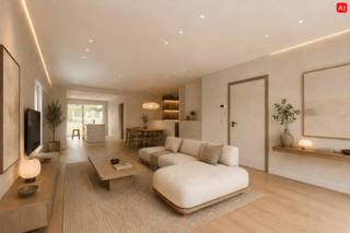 Deze VOLLEDIG GERENOVEERDE woning is gelegen te Koolskamp, meer bepaald in de Lichterveldsestraat 54 op een perceel grond van 748 m². De woonst beschikt over een bewoonbare oppervlakte van 165 m².<br />U geniet een zeer gunstige ligging, vlakbij uitvalswegen, lokale handelaars, en diverse winkels.<br /><br />PLUSPUNTEN:<br />* VOLLEDIG GERENOVEERD;<br />* GUNSTIGE LIGGING;<br />* INPANDIGE GARAGE EN RUIME OPRIT;<br />* UITWEG ACHTERAAN;<br />* ZONNEPANELEN.<br /><br />INTERIEUR:<br />U komt de woning binnen via de inkomhal met gastentoilet. Aansluitend bereikt u de lichtrijke leefruimte, bestaande uit een gezellige zit- en eethoek. Er is plaats en aansluitingen voorzien om een aparte bureauruimte te maken of een kinderspeelhoek. Verder beschikt de woning over een volledig ingerichte keuken met keukeneiland. Via de hal heeft u toegang tot de badkamer, voorzien van een inloopdouche, ligbad en dubbel lavabomeubel. Verder is er een wasruimte die aansluit op de garage.<br /><br />Op de eerste verdieping bevinden zich 3 ruime slaapkamers en een apart toilet.<br /><br />EXTERIEUR:<br />De woning beschikt over een ruime tuin met uitweg achteraan die enkel te voet bereikbaar is.