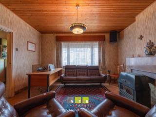 <span><strong>VRIJSTAANDE WONING MET 4 SLAAPKAMERS OP EEN PERCEEL VAN 12A 18CA IN KAULILLE<br /><br />TROEVEN<br /></strong>- Gelegen nabij het centrum van Kaulille.<br />- Volledig te renoveren naar eigen smaak.<br />- Groot perceel.<br />- 4 slaapkamers.<br />- Recht op renovatiepremies. <br /><strong><br />KELDERVERDIEPING -01 (7,20 m²)<br /></strong>- Kelderruimte (4,00 m x 1,80 m = 7,20 m²): betonvloer.<strong><br /><br />GELIJKVLOERS 00 (102,57 m²)<br /></strong>- Inkomhal (3,74 m x 1,50 m = 5,61 m²): tegelvloer.<br />- Woonkamer (4,30 m x 4,00 m = 17,20 m²): schouw, novilonvloer.<br /></span><span>- Eetkamer (4,00 m x 4,00 m = 16,00 m²): schouw in natuursteen, novilonvloer.</span><br /><span>- Keuken (3,80 m x 4,25 m = 16,15 m²): keukenwand 1 (onderkasten, lades, spoelbak), keukenwand 2 (onder- en bovenkasten, lades), laminaatvloer.</span><br /><span>- Hal (1,70 m x 4,23 m = 7,19 m²): tegelvloer.</span><br /><span>- Badkamer (1,80 m x 3,63 m = 6,53 m²): inloopdouche, enkele lavabo, aansluiting wasmachine, laminaatvloer.</span><br /><span>- Achtersas (2,30 m x 3,65 m = 8,39 m²): tegelvloer.</span><br /><span>- Veranda (3,00 m x 8,50 m = 25,50 m²): tegelvloer.</span><br /><br /><span><strong>VERDIEPING</strong> <strong>+01 (82,44 m²)</strong></span><br /><span>- Aanbouw (4,26 m x 9,41 m = 40,08 m²): zitttoilet, vinylvloer.<br />- Overloop (0,95 m x 5,12 m = 4,86 m²): vinylvloer.<br />- Slaapkamer 1 (4,00 m x 4,00 m = 16,00 m²): vinylvloer.<br />- Slaapkamer 2 (4,00 m x 4,00 m =16,00 m²): vinylvloer.<br />- Slaapkamer 3 (3,06 m x 1,80 m = 5,50 m²): vinylvloer.<br /><br /><strong>VERDIEPING</strong> <strong>+02 (24,41 m²)</strong><br />- Zolderruimte (3,00 m x 4,35 m = 13,05 m²): houten vloer.<br /></span><span>- Slaapkamer 4 (2,90 m x 3,92 m = 11,36 m²): houten vloer.</span><br /><br /><span><strong>EXTERIEUR<br /></strong></span>- Tuin.<br /><span>- Berging (1,70 m x 3,00 m = 5,10 m²): betonvloer.<br />- Toilet (1,08 m x 1,68 m = 1,81 m²).<br />- Loods (14,50 m x 7,61 m = 110,34 m²): betonvloer.<br />- Garage (4,41 m x 4,01 m = 17,68 m²).<br /><br /><strong>ZONNEPANELEN</strong><br />In de verkoopprijs zit het volledige zonnepanelensysteem begrepen (zonnepanelen, omvormer, collectoren e.a. toebehoren).<br /><br /><strong>EXTRA INFORMATIE<br /></strong>Dit pand kan onderhevig zijn aan de renovatieverplichting die door de Vlaamse overheid wordt opgelegd voor residentiële gebouwen. Alle informatie kunt u terugvinden via https://www.vlaanderen.be/een-woning-kopen/renovatieverplichting-voor-residentiele-gebouwen-vanaf-2023.<br /><br />Bekijkt u deze advertentie via een aanverwante vastgoedsite, surf dan zeker naar onze website <strong>www.N78vastgoed.be</strong> voor een uitgebreide beschrijving en foto's. <strong>Meer info: +32 (0)89 86 18 88 of info@N78vastgoed.be.</strong></span>