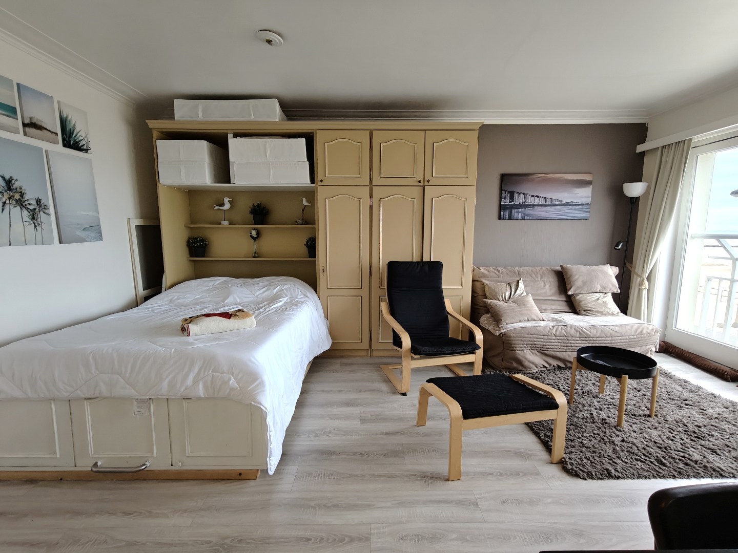 Zeer ruime studio gelegen op de Zeedijk van Middelkerke op een eerste verdieping met terras! - foto 3