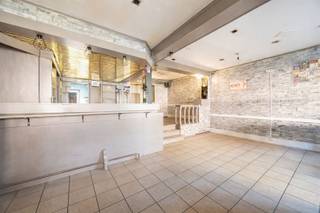 Voormalige horecazaak, in het hartje van Herenthout.Ben je op zoek naar een gunstig gelegen commerciële ruimte? In het centrum van Herenthout...