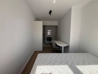 <p>Welcome to the fully renovated rooms at Ravenstraat 40, a student residence in a beautiful townhouse. This bright room, measuring approximately 13 m², is in a quiet location and features a private shower, sink, refrigerator, microwave, and individual air conditioning for cooling and heating. A bed, desk, and wardrobe are provided. The toilet is shared with 3 other students.</p><p>The residence features a spacious communal kitchen. Thanks to an EPC A rating (39 kWh), solar panels, and excellent sound insulation, you’ll live here comfortably and energy-efficiently. Ideally located within walking distance of downtown and just 10 minutes from Leuven Station.</p><p>Contact us today to schedule a tour: 0470 59 65 44 or verhuur@connect-immo.be</p><p>Rent: €745 plus €90 (utility allowance for water, heating, electricity, and internet) *Excludes student tax<br />Available: Immediately</p>