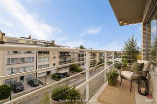 In Laeken, in the sought‑after Pagodes district, discover this beautiful ±92 m² apartment located on the 3rd floor of a building constructed in...