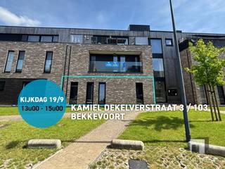 <p><span>Dit pand doet mee aan BLAUWE ZATERDAG, de kijkdag van Immo Diest</span></p><p><span>Kom een kijkje nemen op </span><span>za 19/9 tussen 13u-15u</span><span>. Ben je graag zeker van een plaatsje? Boek je tijdslot via Immo Diest: 013 31 25 22.</span></p><p><span> </span></p><p><span>Bent u op zoek naar een gelijkvloers appartement met een uitzonderlijk ruime leefruimte en een zonnige tuin? Dan is dit instapklare appartement in Bekkevoort zeker het ontdekken waard.</span></p><p><span>Door de open indeling vormt het hart van het appartement één groot en aangenaam leefgeheel. De oorspronkelijke derde slaapkamer werd volledig bij de woonkamer betrokken, waardoor er een bijzonder royale ruimte ontstond met plaats voor een gezellige zithoek en ruime eetkamer die overvloeien naar de hoogwaardige keuken.</span></p><p><span> </span></p><p><span>Troeven:</span></p><ul><li><span>Gelijkvloers appartement</span></li><li><span>Bewoonbare oppervlakte van 128 m²</span></li><li><span>Zeer ruime en open leefruimte</span></li><li><span>Eén volwaardige slaapkamer</span></li><li><span>Ruime, ingerichte inloopdressing met maatkasten en geïntegreerde verlichting </span></li><li><span>Zuidgerichte tuin van 90 m²</span></li><li><span>Ruim terras met luxueuze, volledig automatische zonneluifel en geïntegreerde verlichting </span></li><li><span>Rustige ligging met een landelijk karakter</span></li><li><span>Oprit van de E40 op amper 500 meter</span></li><li><span>Comfortabel wonen op één niveau</span></li></ul><p><span> </span></p><p><span>De open leefruimte is zonder twijfel een van de grootste troeven van het appartement. Dankzij de royale oppervlakte kunt u verschillende woonfuncties moeiteloos combineren, terwijl het open karakter zorgt voor een aangename ruimtelijkheid en veel wooncomfort.</span></p><p><span>Aansluitend beschikt het appartement over één volwaardige slaapkamer </span><span>(mogelijkheid tot 2de slaapkamer)</span><span> en een afzonderlijke inloopdressing. De maatkasten met open vakken, kledingroedes en lades bieden bijzonder veel opbergruimte. De geïntegreerde verlichting zorgt bovendien voor een verzorgde en aangename uitstraling. </span></p><p><span>Ook buiten werd volop ingezet op comfort. De zuidgerichte tuin van circa 90 m² is volledig omheind en biedt veel privacy. Het ruime terras met overkapping vormt een aangename verlenging van de leefruimte, waardoor u ook op warmere of minder zonnige dagen comfortabel buiten kunt zitten. Achteraan bevindt zich een tuinhuis met een bijkomend overdekt terras, ideaal als extra zithoek en voor praktische opbergruimte. De verschillende groenaccenten en het kleine waterpartijtje geven de tuin een gezellige, verzorgde uitstraling. </span></p><p><span>Dankzij de volledig gelijkvloerse indeling geniet u bovendien van optimaal gebruiksgemak. Alle ruimtes bevinden zich op één niveau, waardoor het appartement bijzonder geschikt is voor alleenstaanden, koppels of mensen die bewust kiezen voor comfortabel en onderhoudsvriendelijk wonen.</span></p><p><span>Het appartement ligt rustig in Bekkevoort, terwijl u toch geniet van een uitstekende bereikbaarheid. De oprit van de E40 richting Brussel, Genk en Aken bevindt zich op amper 500 meter. Zo combineert u een aangename woonomgeving met een vlotte verbinding naar omliggende steden en gemeenten.</span></p><p><span>Interesse?</span></p><p><span>Wilt u de ruimte en open indeling van dit gelijkvloerse appartement zelf ervaren? Neem dan gerust contact met ons op voor meer informatie of een persoonlijke rondleiding.</span></p><p><span>Immo Diest<br />Hasseltsestraat 17, 3290 Diest<br /><span>info@immodiest.be</span></span><span><br />+32 13 31 25 22<br /><span>www.immodiest.be</span></span></p>