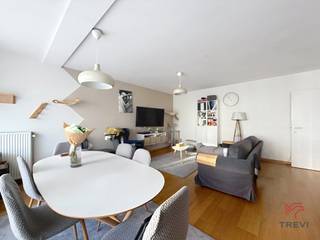 GANSHOREN, blijkbaar een zeer lichte kamer van ± 65 m².Op de 4e verdieping:- Hal- Apart toilet- Woonkamer van ± 27 m² met toegang tot het terras van...