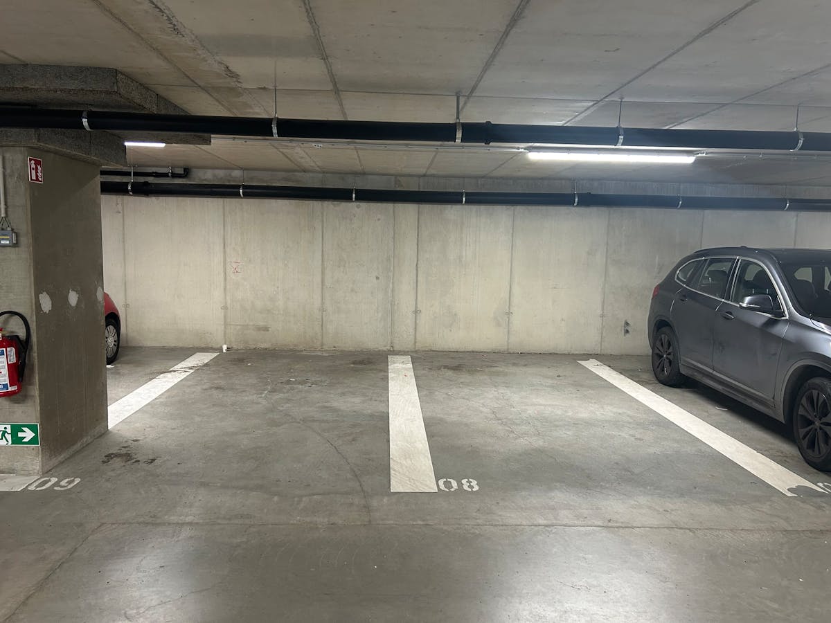 Ondergrondse staanplaats te koop!De ondergrondse staanplaats is gelegen te Willebroekkaai 22, Brussel.