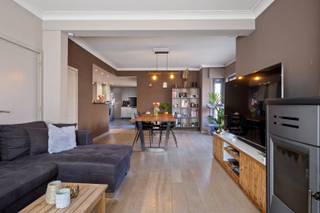 Ruime halfopen bebouwing met loods van ca. 300m², 3 slaapkamers en zonnig terrasOntdek deze veelzijdige eigendom die wonen en werken perfect...