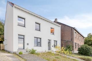 In de rustige Molenstraat in Sint-Joris-Weert vinden we deze recent gerenoveerde halfopen woning terug, volledig instapklaar en met een...