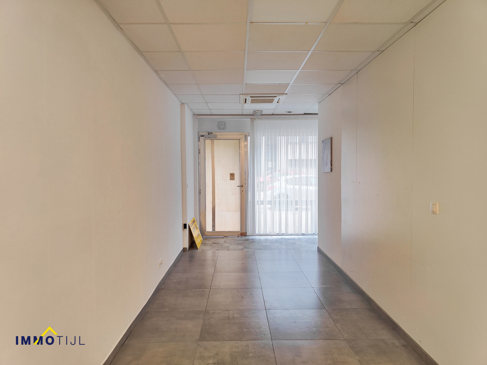 Handelsruimte te huur van 85m² in het dorpscentrum. - foto 2