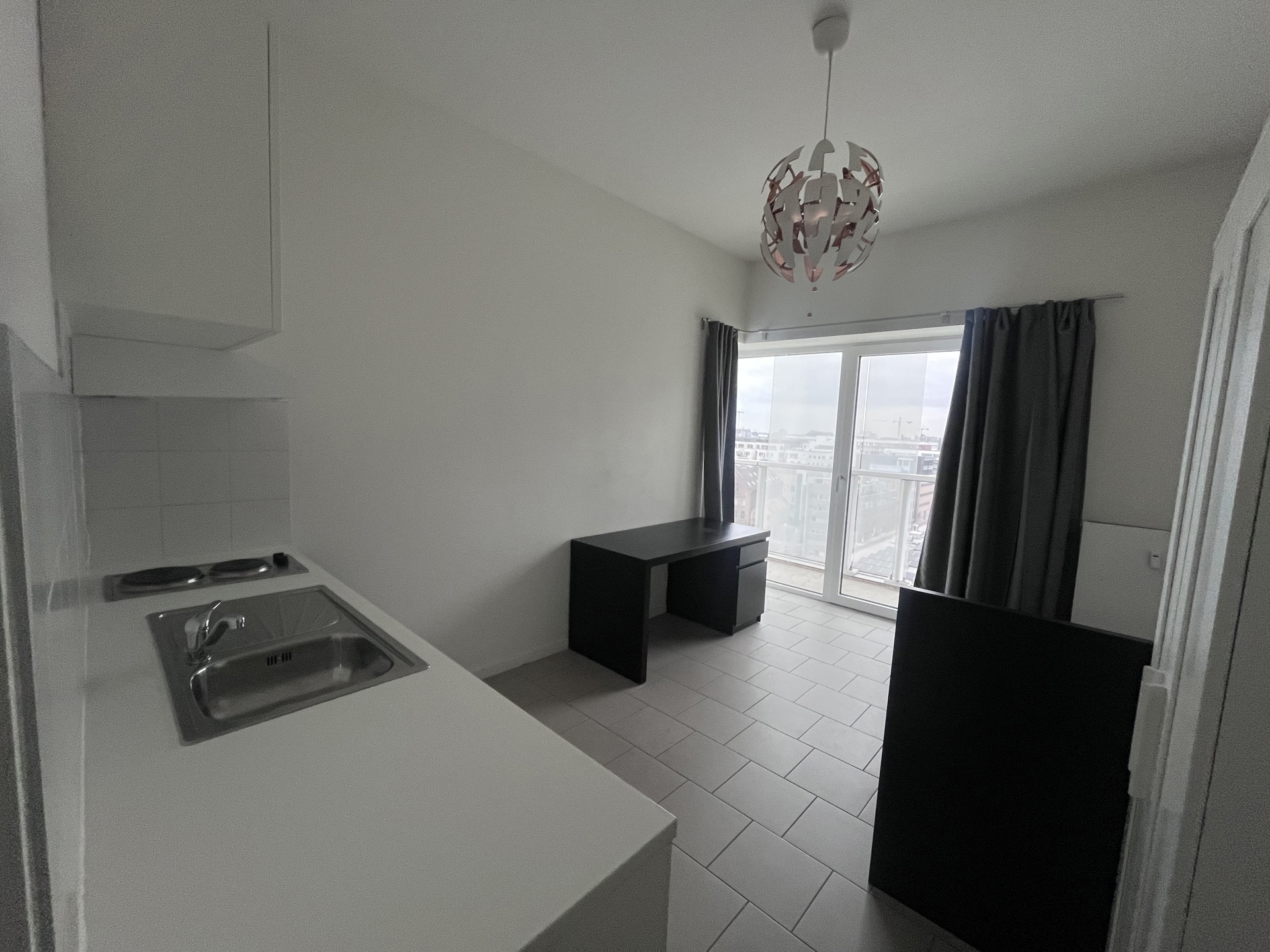 Gemeubelde studio met extra grote balkon - foto 2