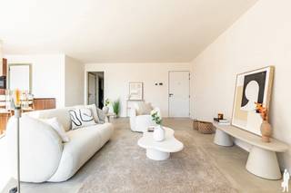 <strong>Nieuwbouwproject “Zuiderzicht Katharina”</strong> te <strong>Hoogstraten</strong> bestaande uit <strong>7 luxueuze appartementen</strong> met <strong>prachtige tuin (-terrassen)!</strong> <br /><br />De<strong> appartementen</strong> variëren tussen de 93m² - 145m², afwerking gebeurt conform het lastenboek en geheel naar uw eigen smaak. <br /><br /><span><strong>TROEVEN:</strong></span><br />- Verlaagd btw tarief (6%) mogelijk tot eind 2024*<br />- <strong>E-peil 0</strong> - vrijstelling KI voor de eerste 5 jaar<br />- Mooie <strong>polyvalente ruimte</strong> met terras/tuin, exclusief beschikbaar voor bewoners, voor bv. familiefeesten<br />- Volledig aangelegde (terras)tuinen<br />- Mogelijkheid tot<strong> levensbestendig wonen</strong><br /><br />Verplicht tot het aankopen van minstens één staanplaats, optioneel bij aan te kopen: fietsenberging.<br /><br />Voor meer informatie kunt u contact opnemen met saidja.de.vrij@deboerenpartners.be van ons kantoor te Hoogstraten.