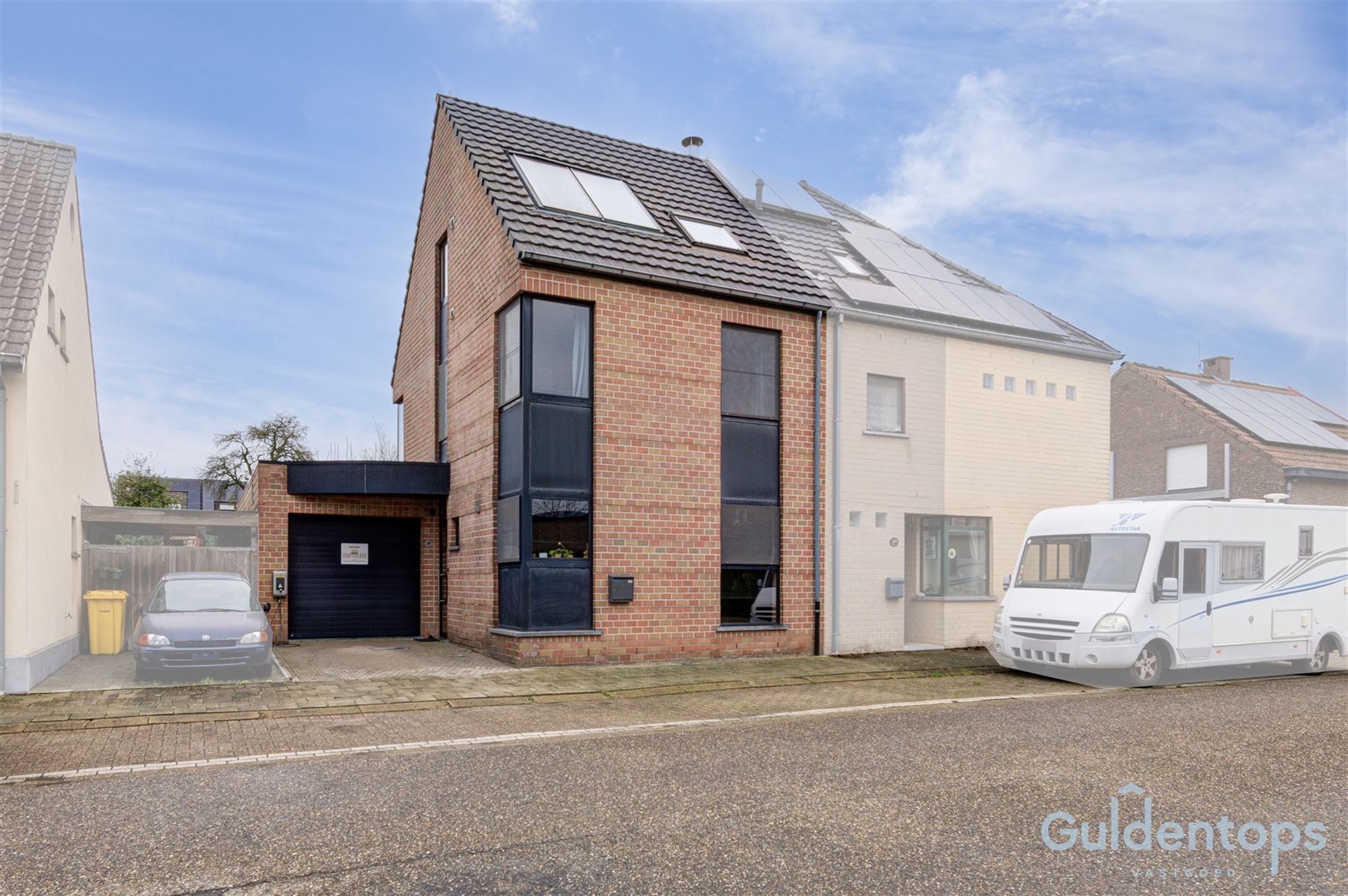 Zeer ruime instapklare half open woning met zwembad - foto 1