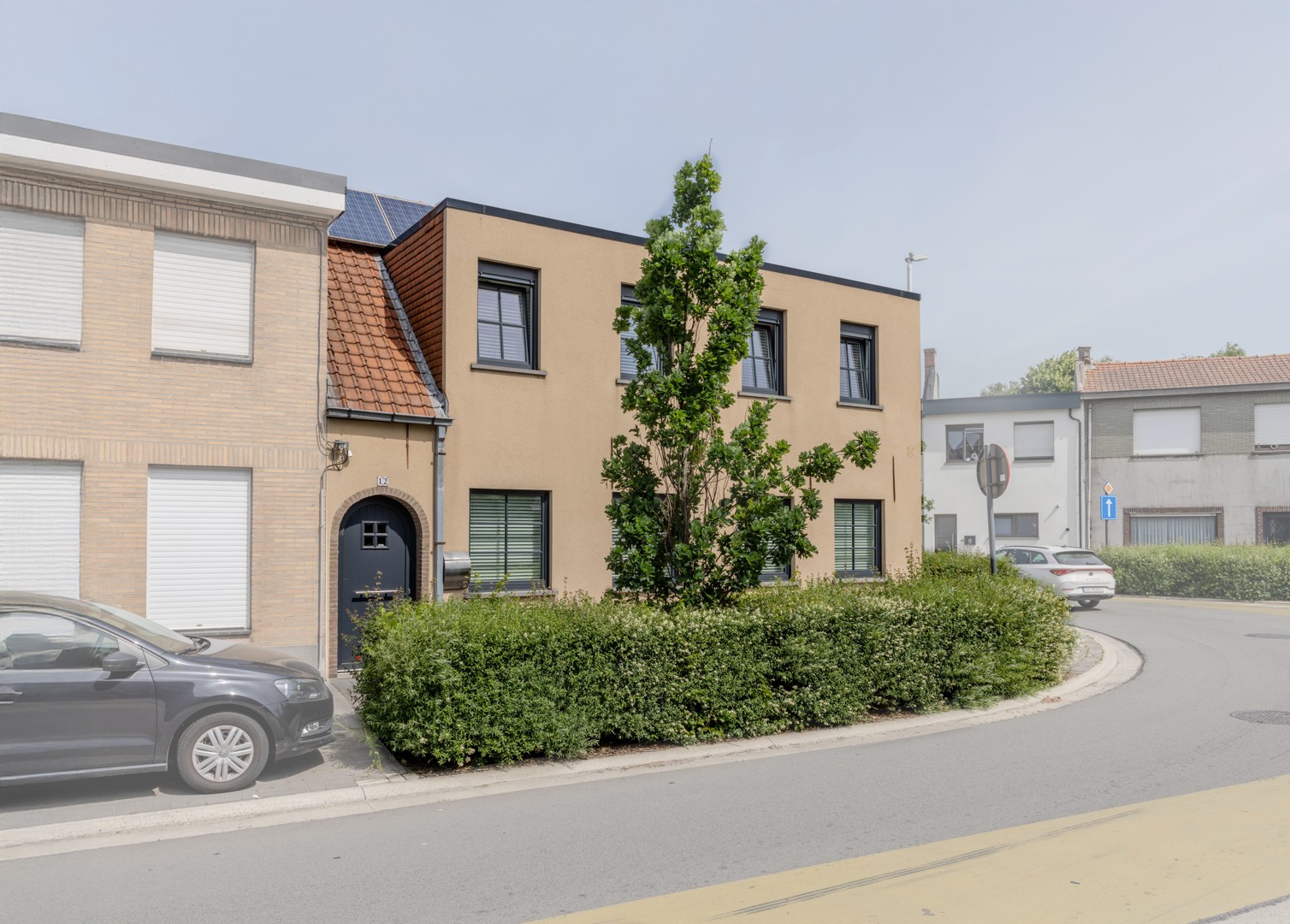 Charmante halfopen woning met zonnige tuin en aparte garage - foto 3