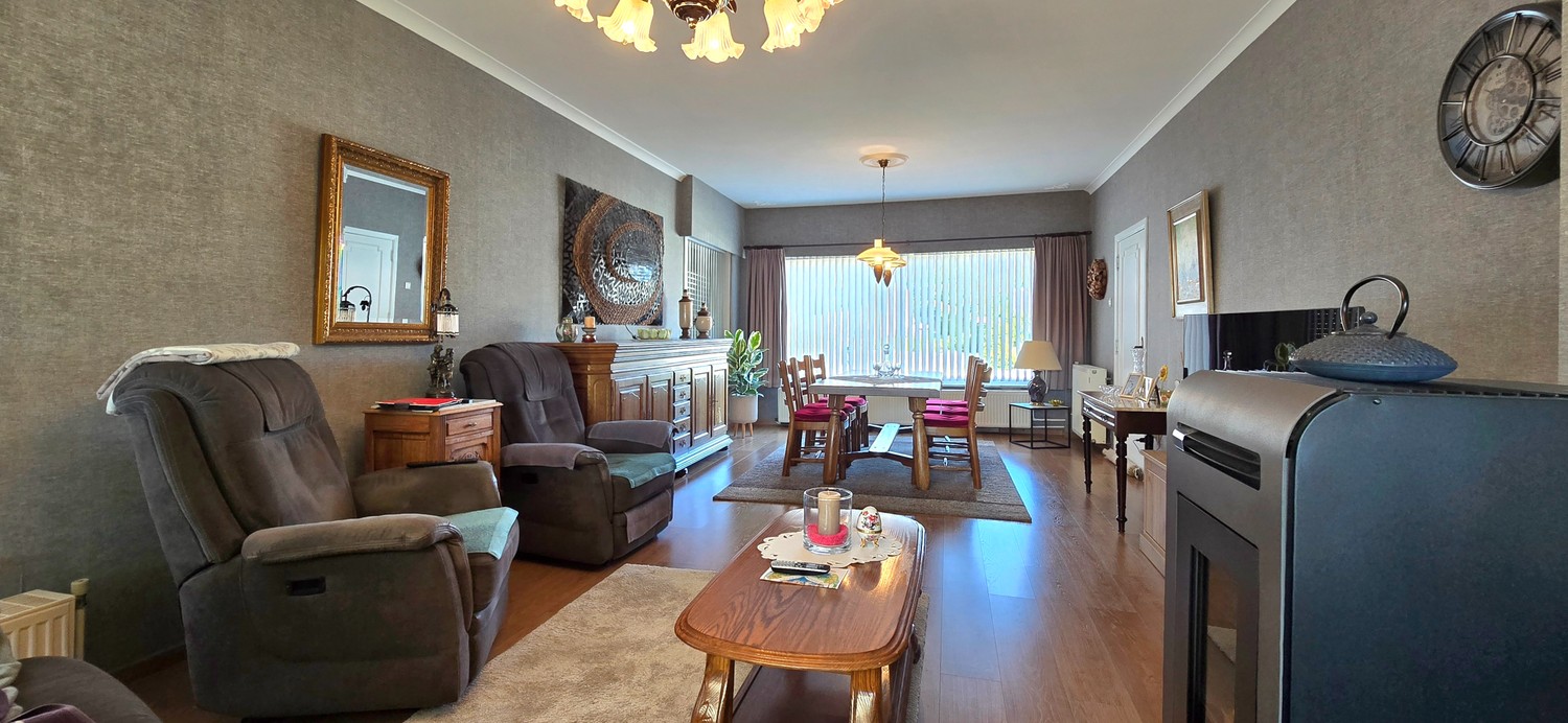 TE KOOP: te renoveren open bebouwing met 4 ruime slaapkamers - foto 4