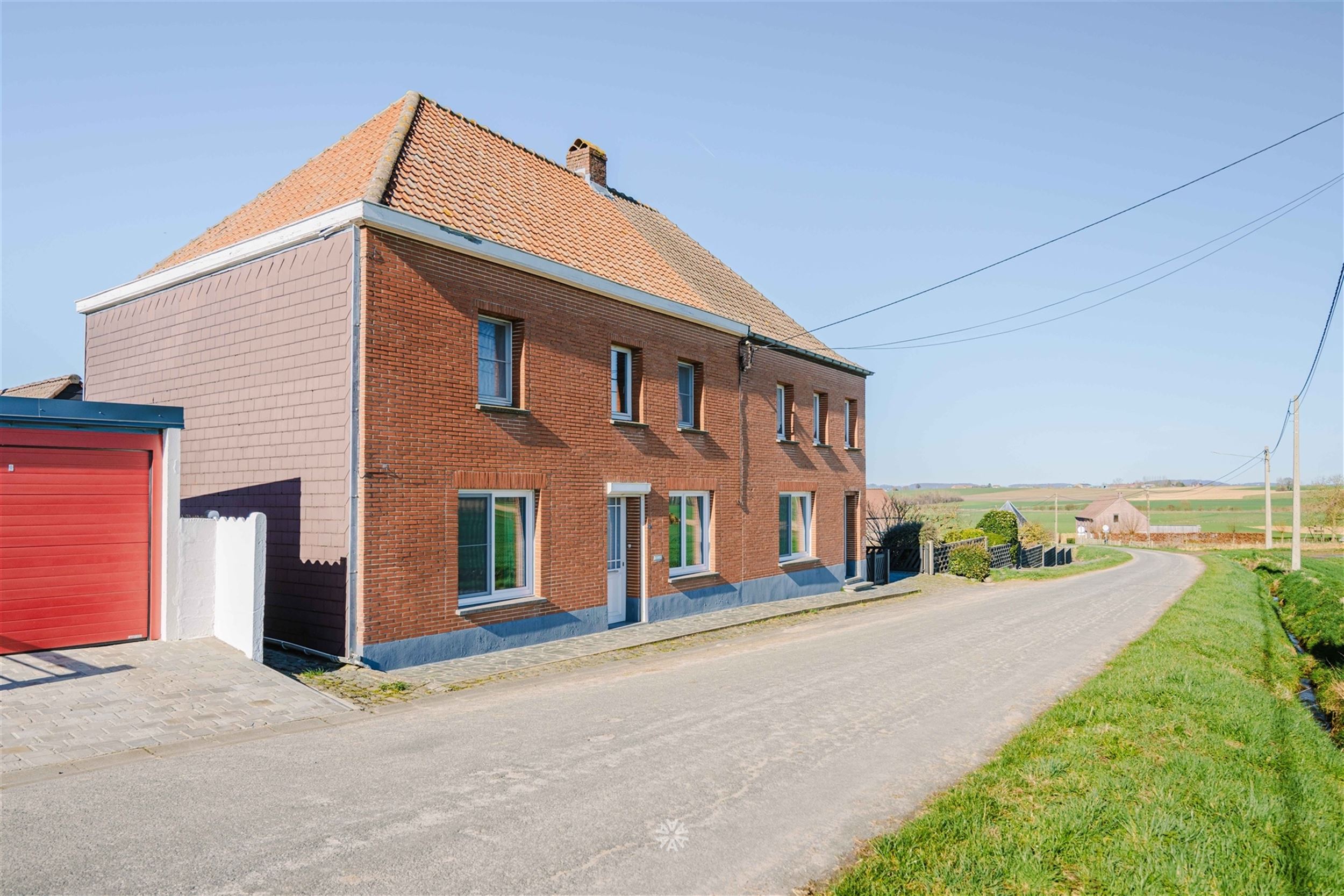 Landelijk gelegen dubbele woning met enorm potentieel - foto 4