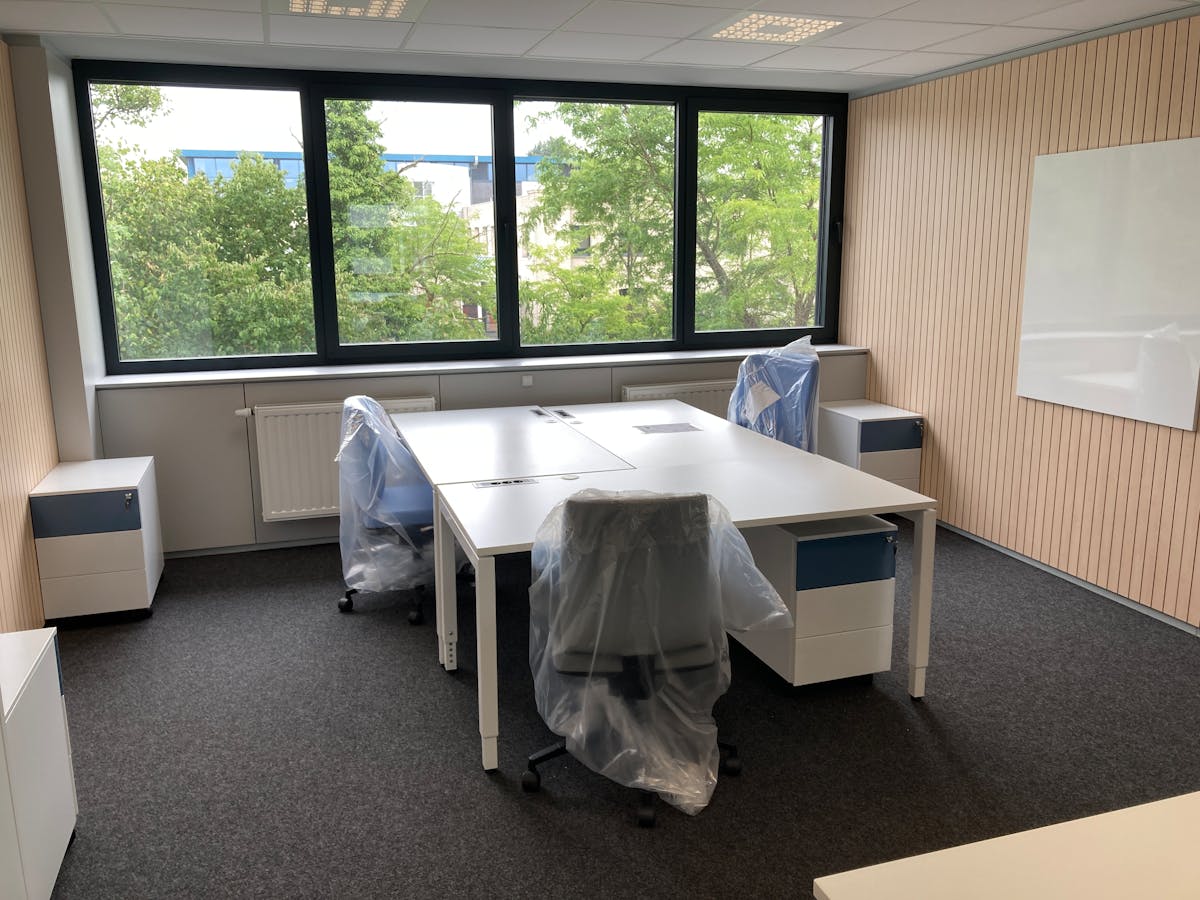 Offices in renovated office building (2,940 m²) in Ghent - photo 4