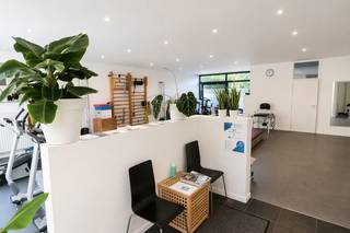 <span><strong>Polyvalente handelsruimte in centrum Arendonk.</strong></span><br />
<p><span>Deze handelsruimte is gelegen op een zeer gunstige en centrale locatie in het centrum van Arendonk en geniet van een uitstekende visibiliteit.</span></p>
<p><span>Dankzij het open karakter van het pand zijn er tal van mogelijkheden voor diverse handels- en beroepsactiviteiten.</span></p>
<p><span>Momenteel is de ruimte ingericht als kinesistenpraktijk en beschikt ze over de nodige voorzieningen. Daarnaast is er een afzonderlijk toilet aanwezig.</span></p>
<p><span>Een veelzijdige handelsruimte op een uitstekende locatie, ideaal voor wie op zoek is naar een goed zichtbare en centraal gelegen commerciële ruimte.</span></p>
