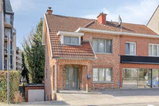 This semi-detached home was fully renovated in 2020 and is completely move-in ready. With its practical layout and excellent location near Leuven,...