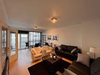 Bent u op zoek naar een GEMEUBELD 2- slpk appartement in Berchem?Dan is dit appartement iets voor u!!Gelegen in een kleinschalig gebouw op de derde...