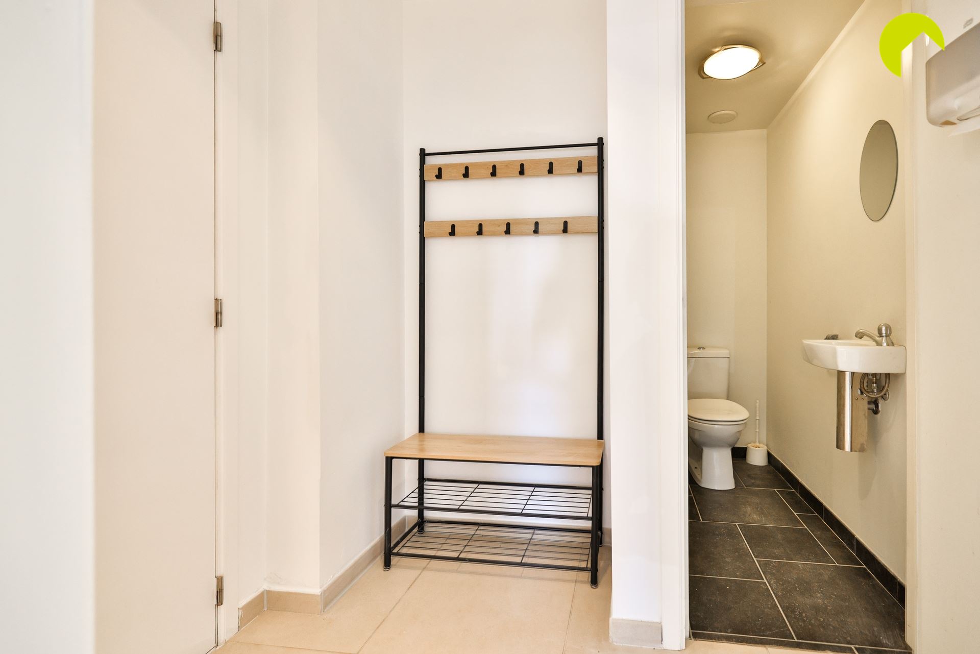 Zeer ruim gelijkvloers appartement nabij het centrum! - foto 4