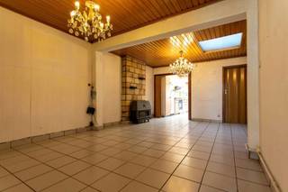 Deze woning ligt in het centrum van Aalst, op wandelafstand van winkels, scholen en openbaar vervoer. Ze beschikt over een ruime leefruimte,...