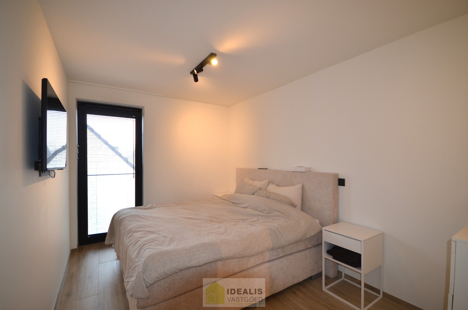IDEALIS VASTGOED – INSTAPKLAAR APPARTEMENT MET KELDERBERGING EN ONDERGRONDSE AUTOSTAANPLAATS - foto 5