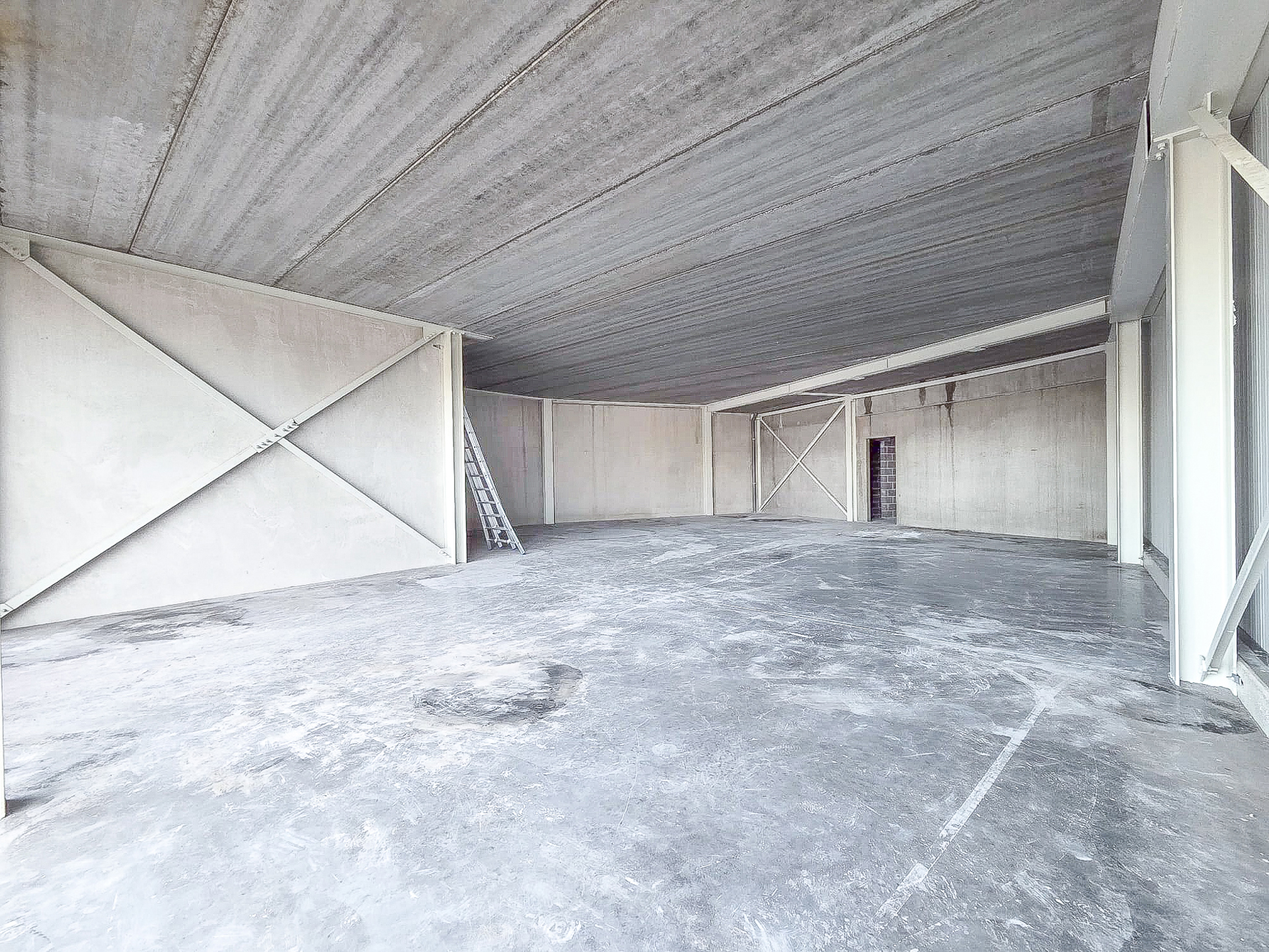 Gelijkvloerse handelszaak met grote etalage - foto 2