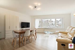 Te koop: instapklaar appartement in het centrum van Koksijde, op korte wandelafstand van de zeedijk en de duinen.2 parkingplaatsen inclusief! Dit...