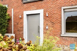 Deze open bebouwing kreeg in 2002 een grondige renovatie en in 2014 een uitbreiding, nieuw bijgebouw met een extra slaapkamer, of bureau,...