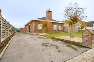 SIJSELE – RICHTPRIJS – Grote gelijkvloerse woning met 4 slaapkamers en Zuidwestgerichte tuin.Deze goed onderhouden en instapklare woning bevindt zich...