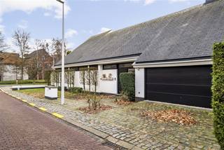 ZEER RUIME VILLA MET KARAKTER TE MENEN. Deze stijlvol ingerichte villa in Menen biedt een perfecte combinatie van hedendaagse comfort...