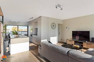 Op een uitstekende locatie te Mechelen bevindt zicht dit recent dakappartement met 2 slaapkamers en 2 ruime terrassen. Het maakt deel uit van...