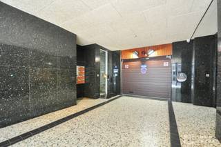 Langs de Bayauxlaan bevindt zich deze dubbele autostaanplaats te koop, gelegen in het commerciële centrum van Knokke. Deze autostaanplaats is...