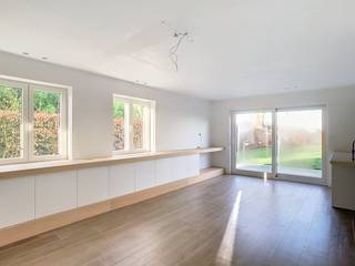 Deze halfopen woning bevindt zich in een rustige buurt nabij het centrum van Wielsbeke.De woning werd gebouwd met smaak voor interieur en...