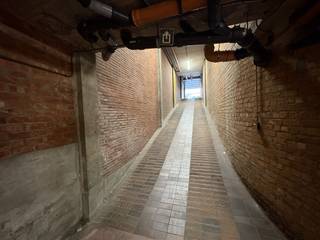 Ondergrondse garagebox te huur op niveau -1, ideaal gelegen in het hart van Antwerpen. De garage bevindt zich direct aan het begin van de oprit...