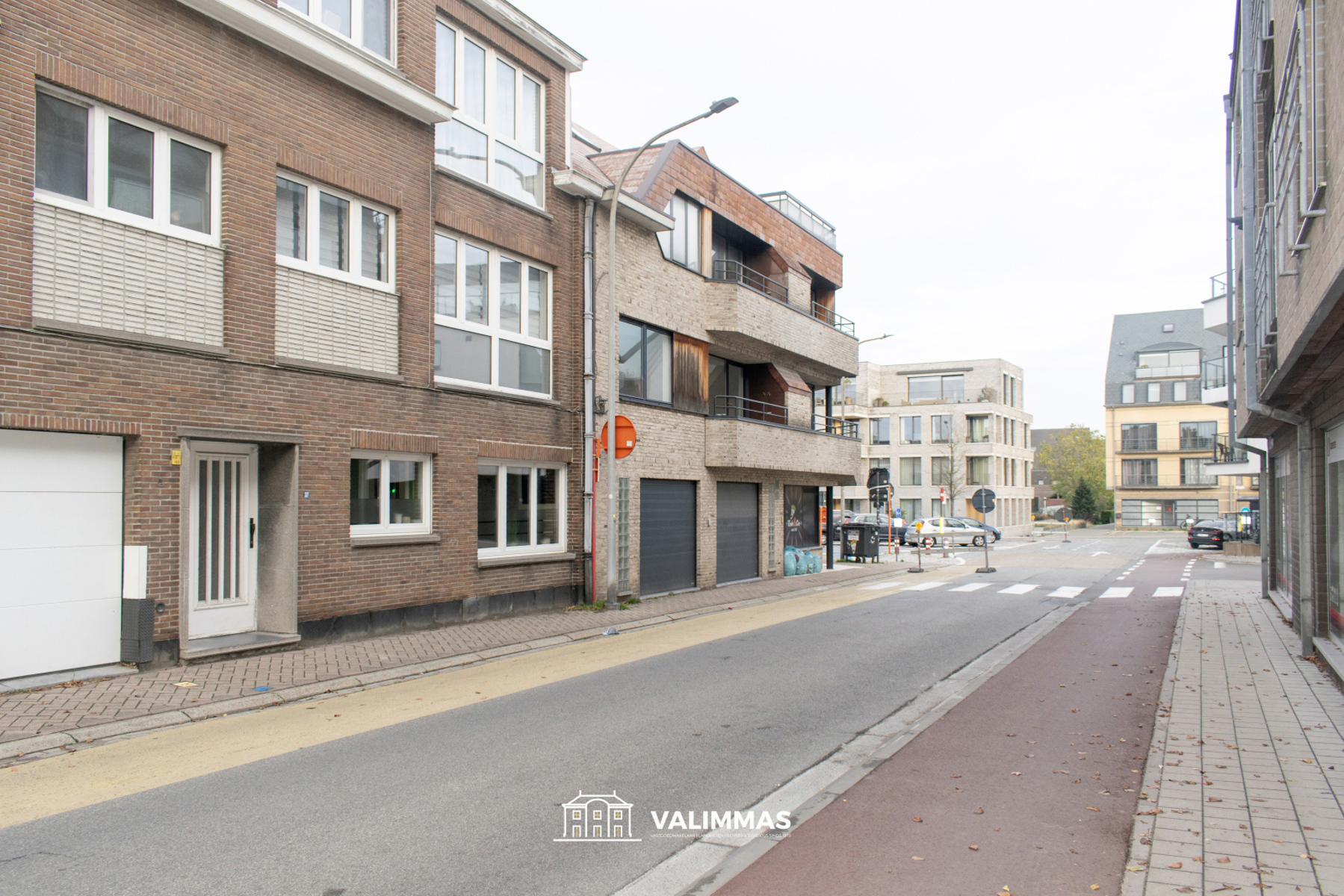 Welgelegen gelijkvloersappartement met groot terras en tuin - foto 3