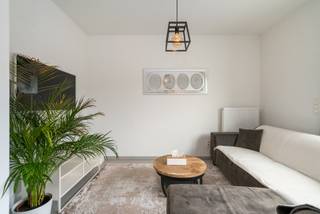 Dit moderne gelijkvloerse instapklare appartement (bouwjaar 2020 - APP. 0.03 / BUS 0001) is gelegen in hartje Lokeren.Hierbij de grote troeven:🌳...