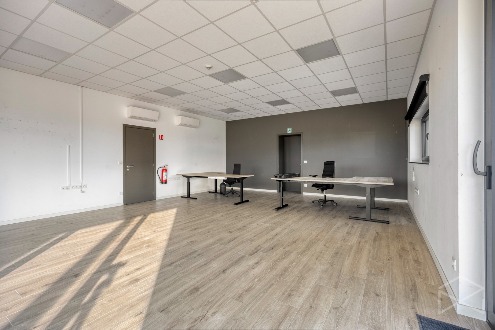 Magazijn met bureauruimte en parkeerplaatsen te huur in Tessenderlo-Ham - foto 5