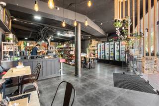 Discover this commercial unit with a basement, totaling 204 m², ideally located in the center of Woluwe-Saint-Pierre, in the highly...