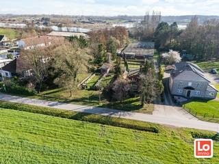 Op dit riante perceel staat momenteel een open woning (afbraakpand of totale renovatie) waardoor er kan gebouwd worden aan 6% BTW...