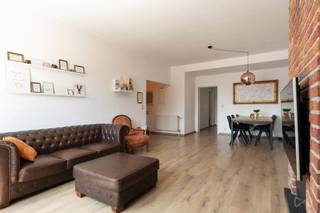 Découvrez cet appartement duplex spacieux et prêt à l'emploi avec jardin privé et garage box, situé au cœur d'Erps-Kwerps. Avec 167 m² de...