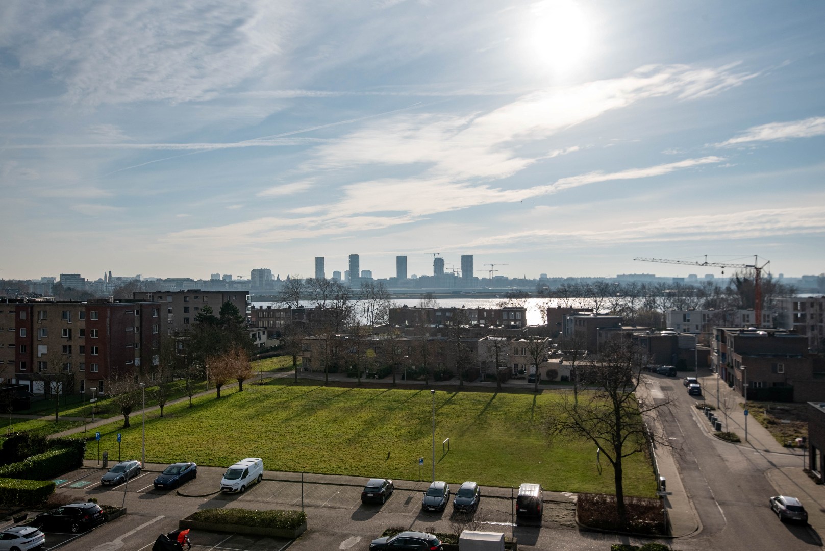 Lichtrijk appartement met mooi uitzicht, terras en garagebox - foto 3