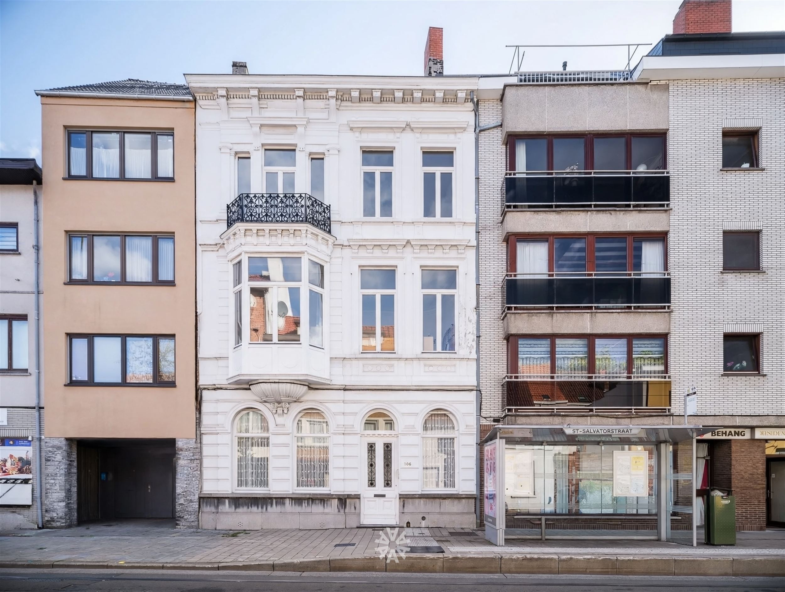 Karaktervolle te renoveren neoclassicistische burgerwoning (BVO 484 m²) met 8 slaapkamers - foto 1