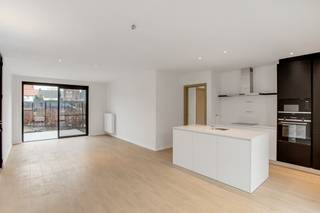 Dit nieuwbouwappartement is gelegen op de gelijkvloerse verdieping van een gezellige appartementsblok in Berendrecht. Winkels, scholen en het...