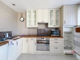 ANDERLECHT, à proximité des toutes les commodités et des grands axes, bel appartement 1 chambre de ± 63m² situé au 6ème étage avec ascenseur.Au 6ème...