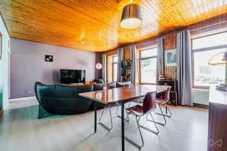 Bien exploité en deux logements loués depuis 2000. Configuration non reconnue administrativement à ce jour, présentant une situation locative...